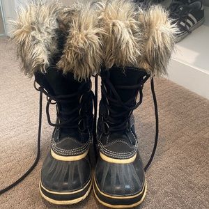 Sorel Joan of Arctic - used. Size 5